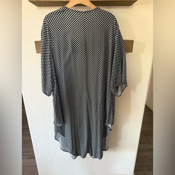 Terra and Sky|Women’s Polka Dot short sleeve open front Kimono in dark blue•••2X - Picture 3 of 9